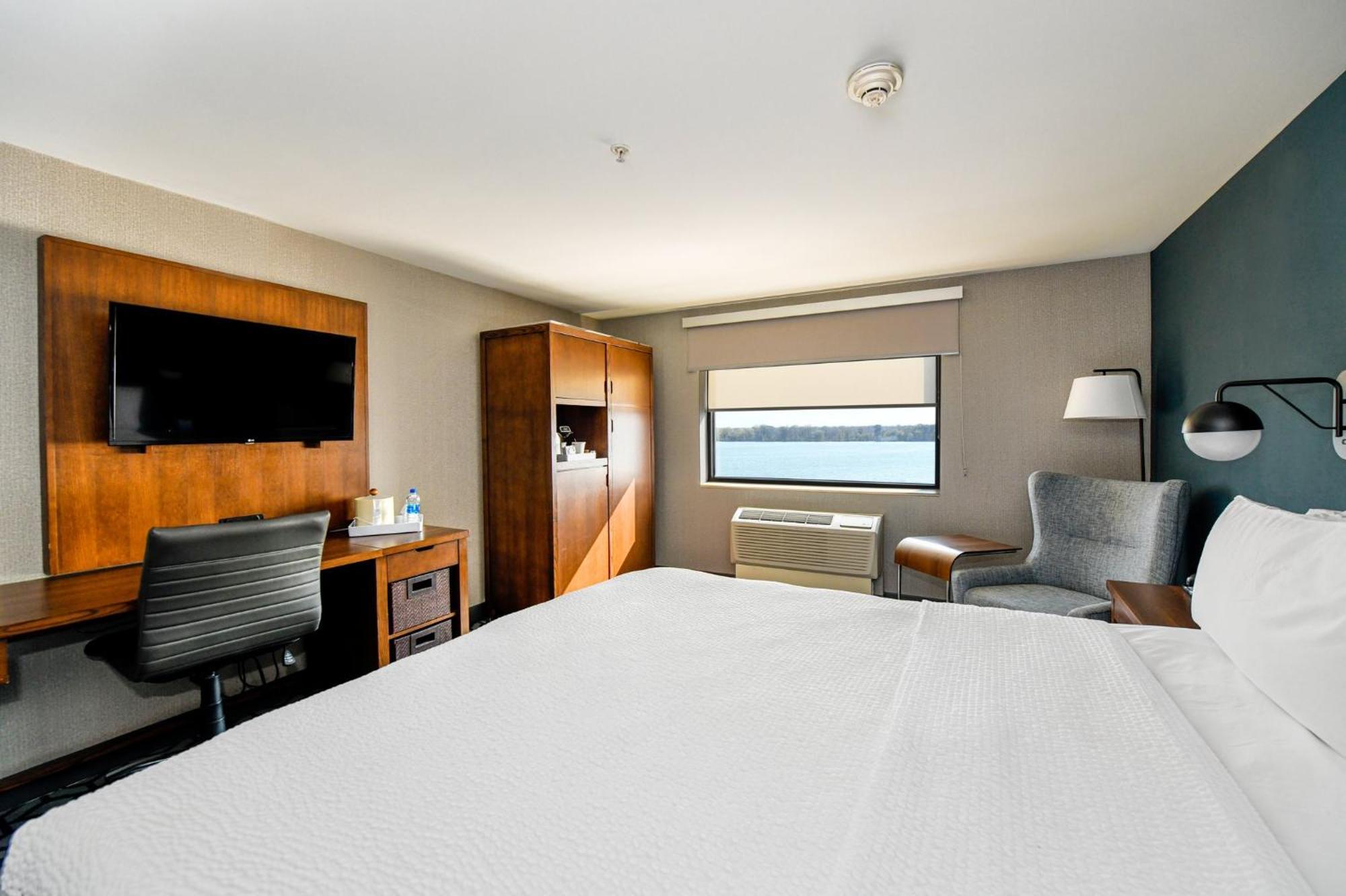 Crowne Plaza Ny - Riverside By Ihg Hotel 3*