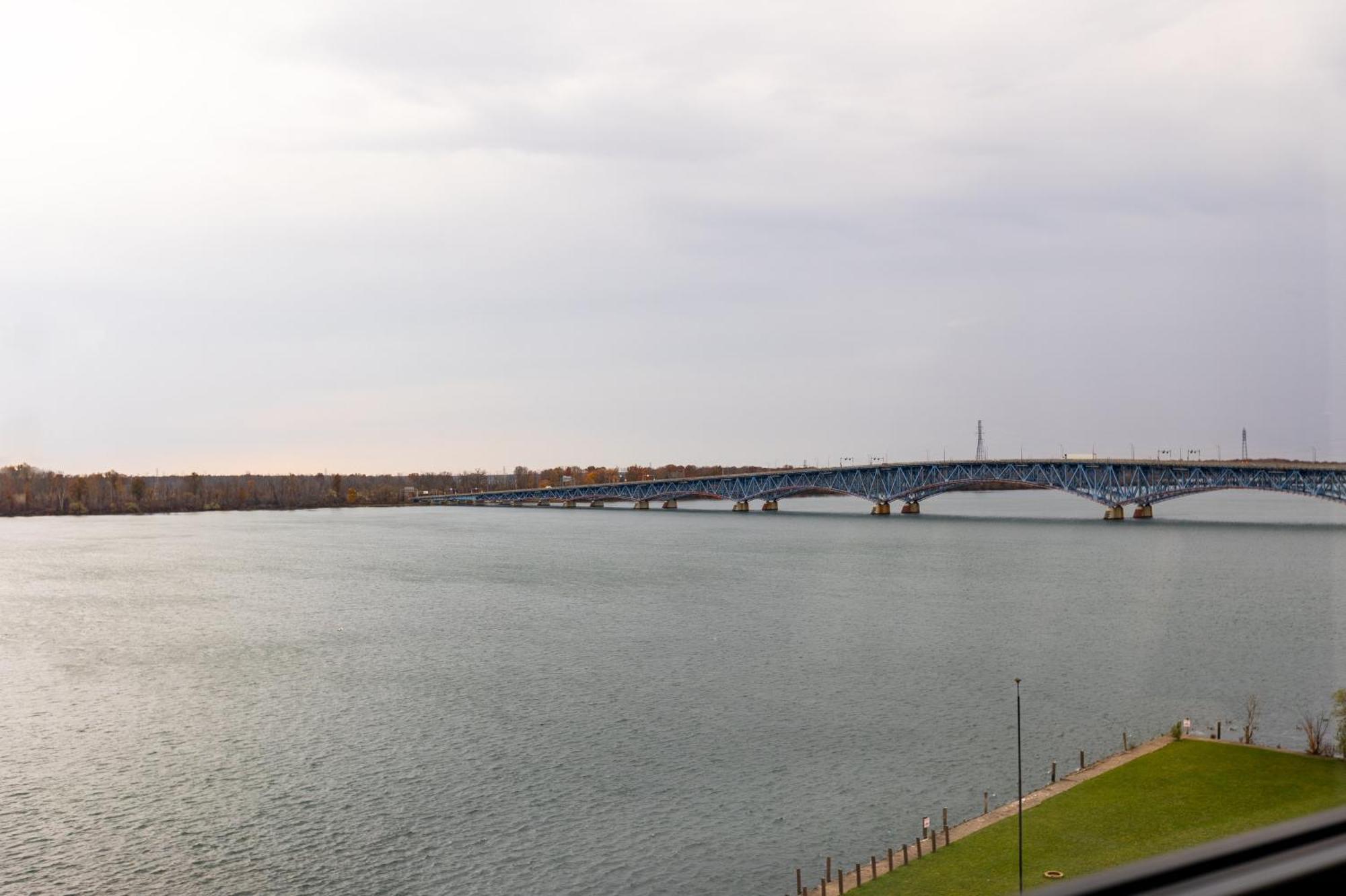 Crowne Plaza Ny - Riverside By Ihg 3*
