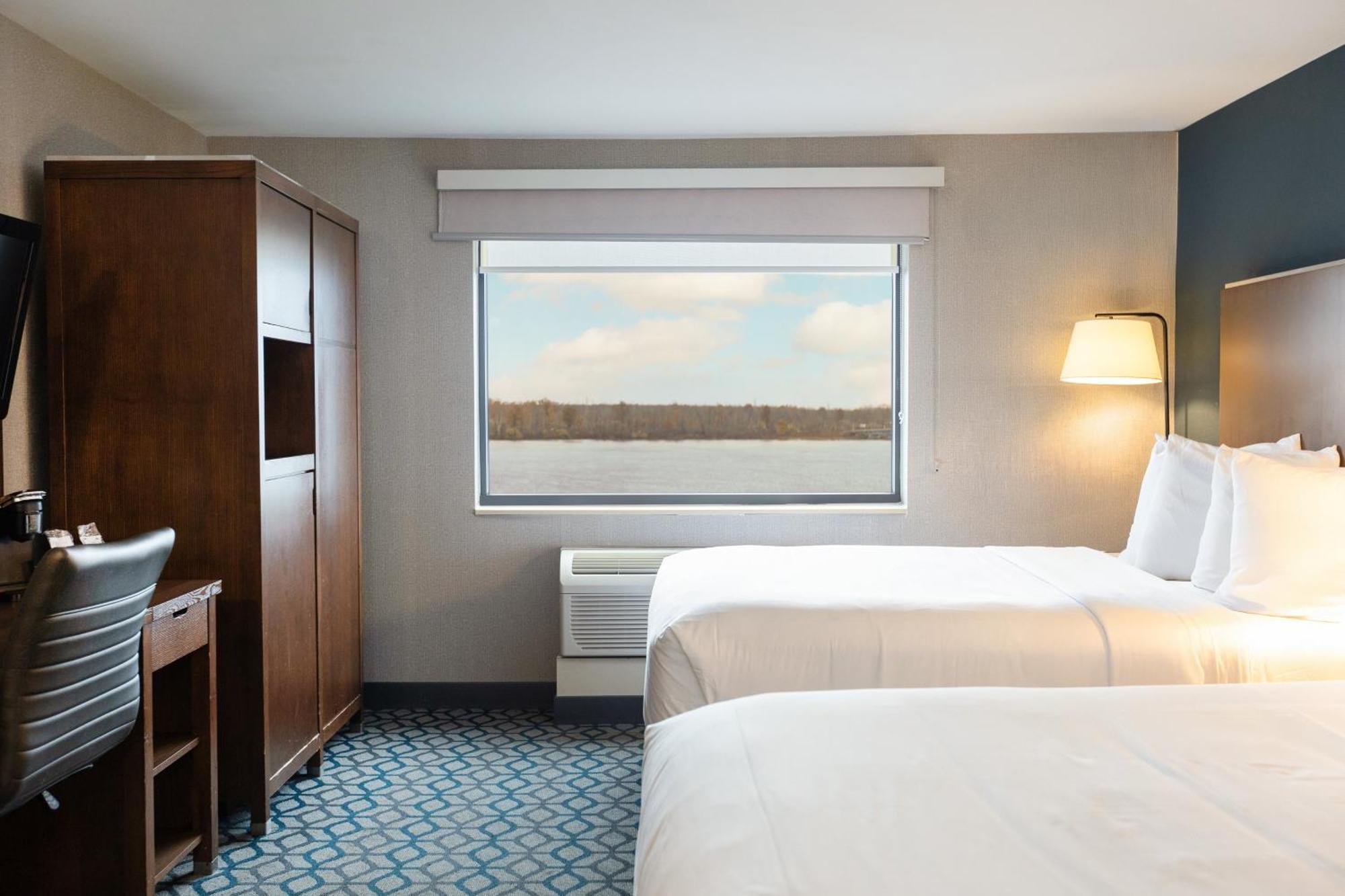 Crowne Plaza Ny - Riverside By Ihg Hotel 3*